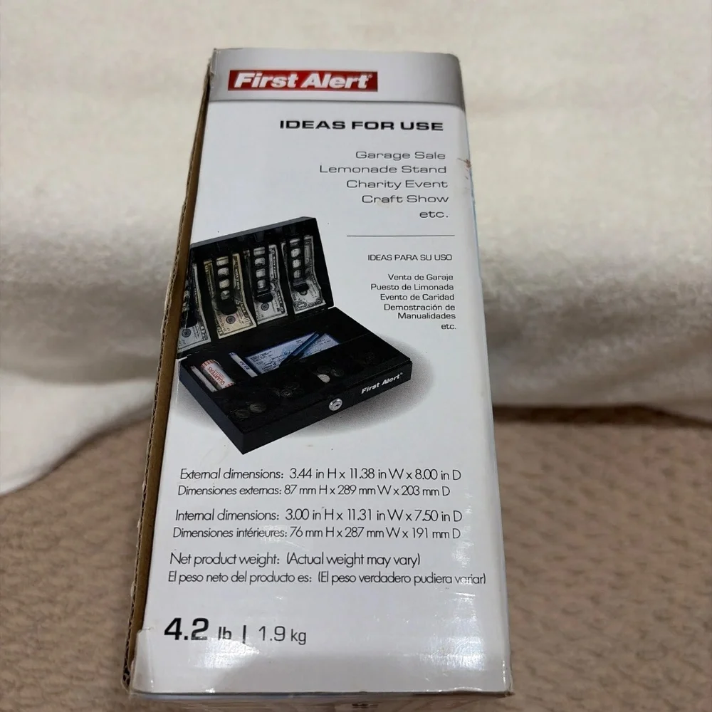 Metal cash box. Removable tray. NIB